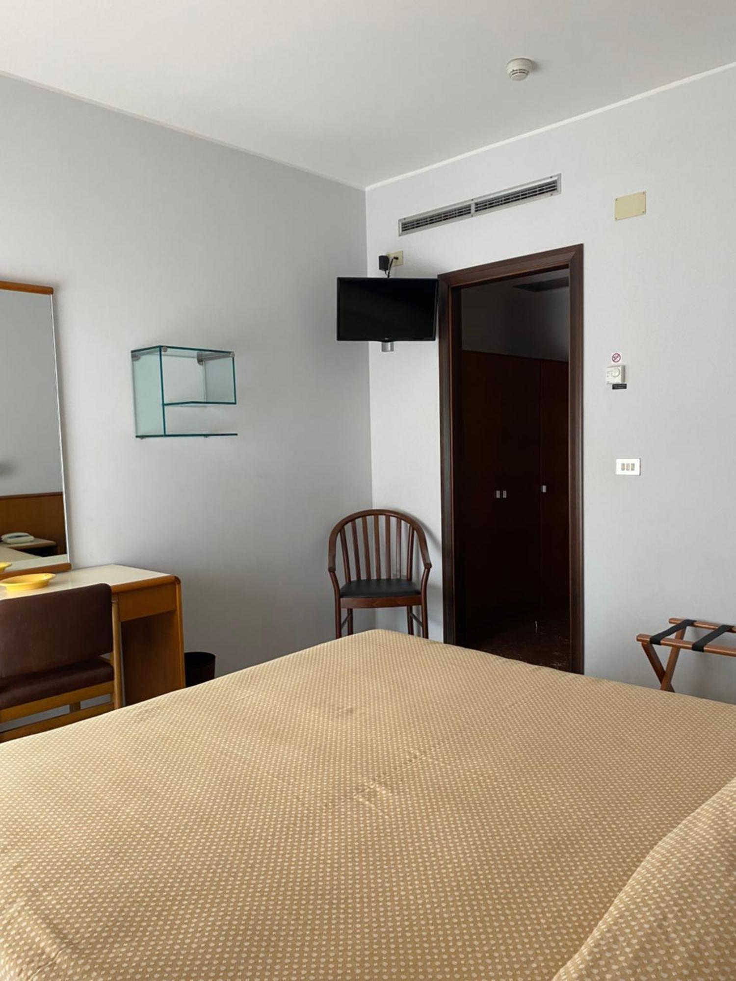 Hotel Astoria Pineto Exterior foto